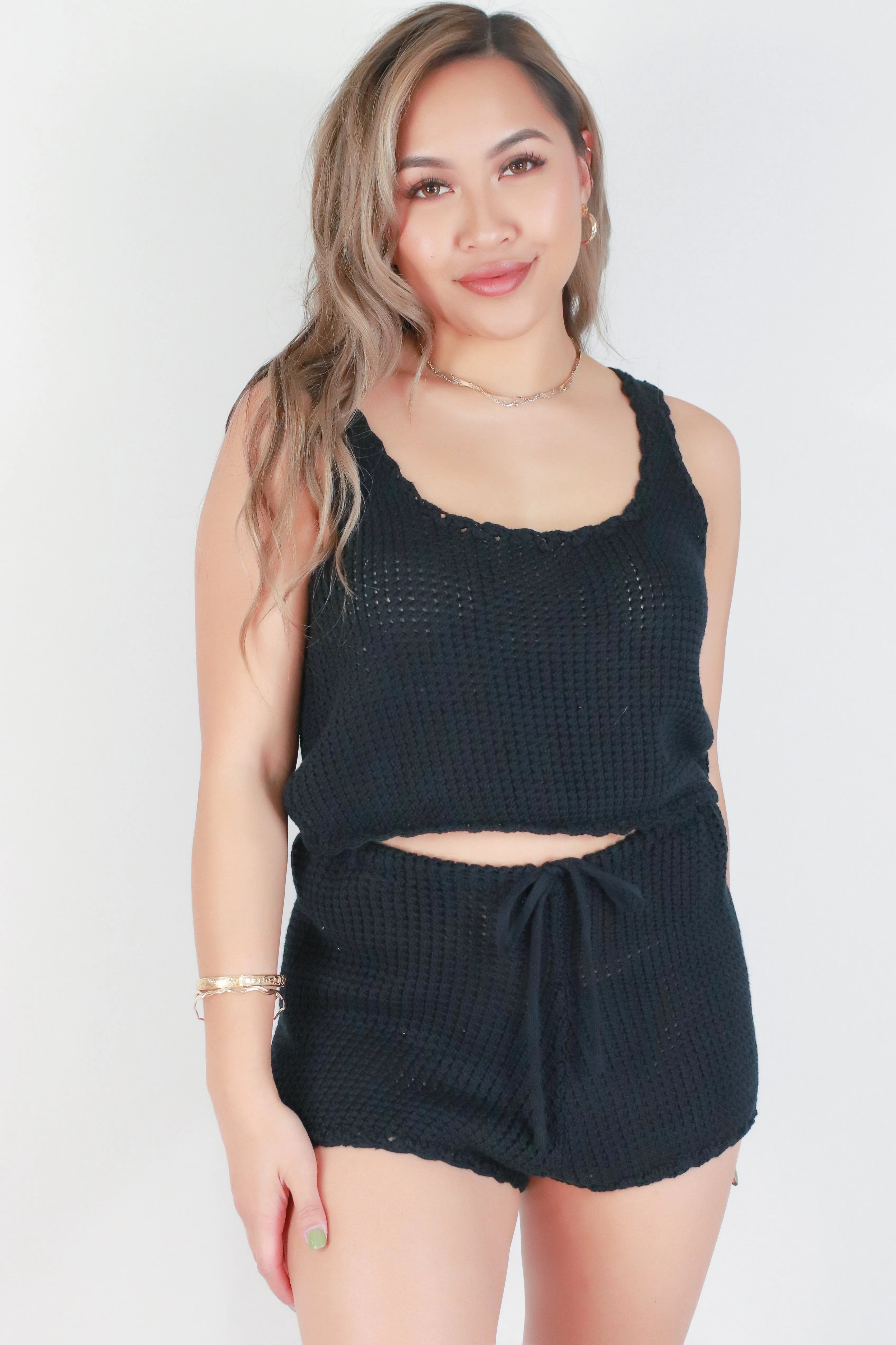 SLEEVELESS CROCHET CROP TOP