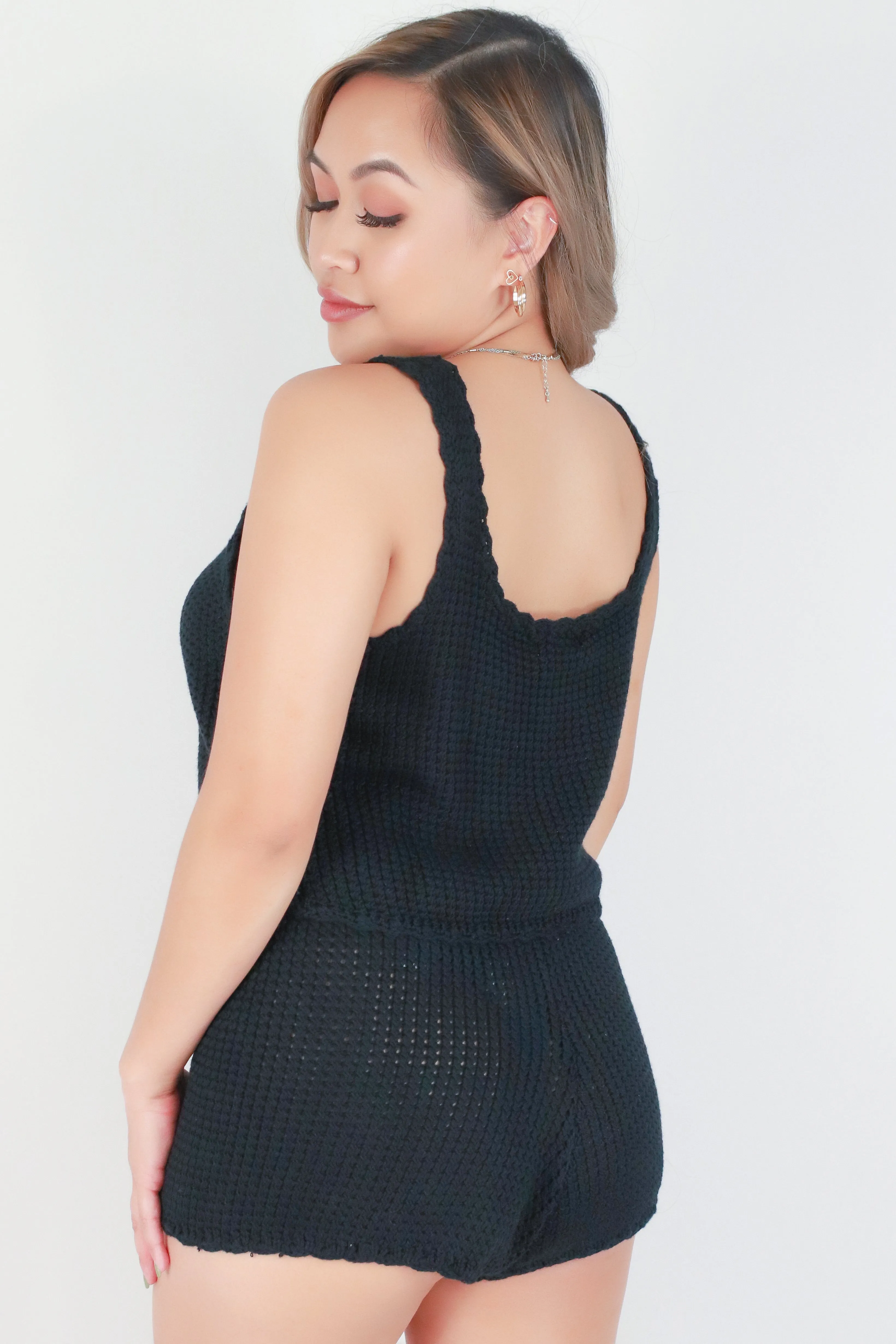 SLEEVELESS CROCHET CROP TOP