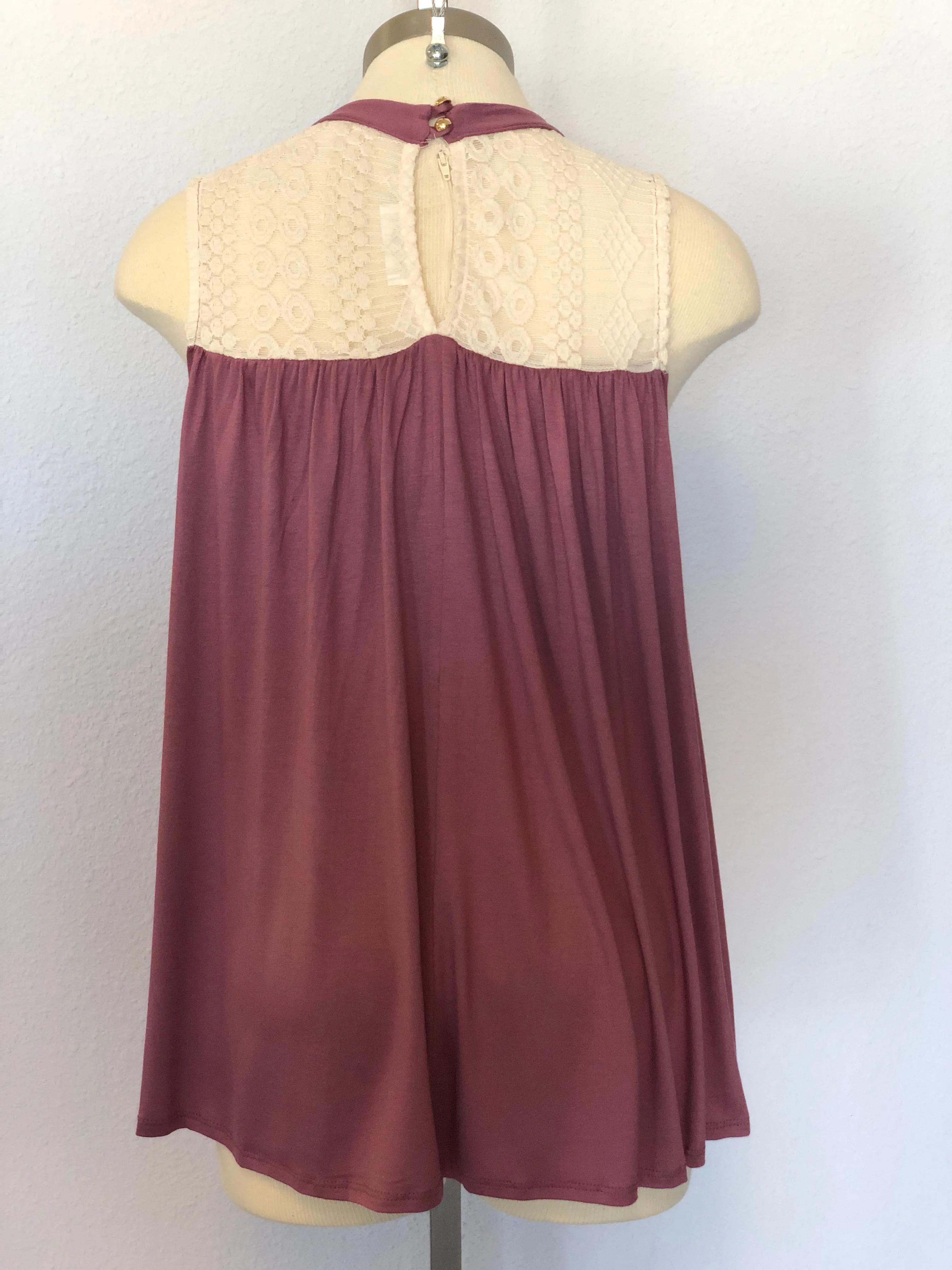 SLEEVELESS CROCHET TOP