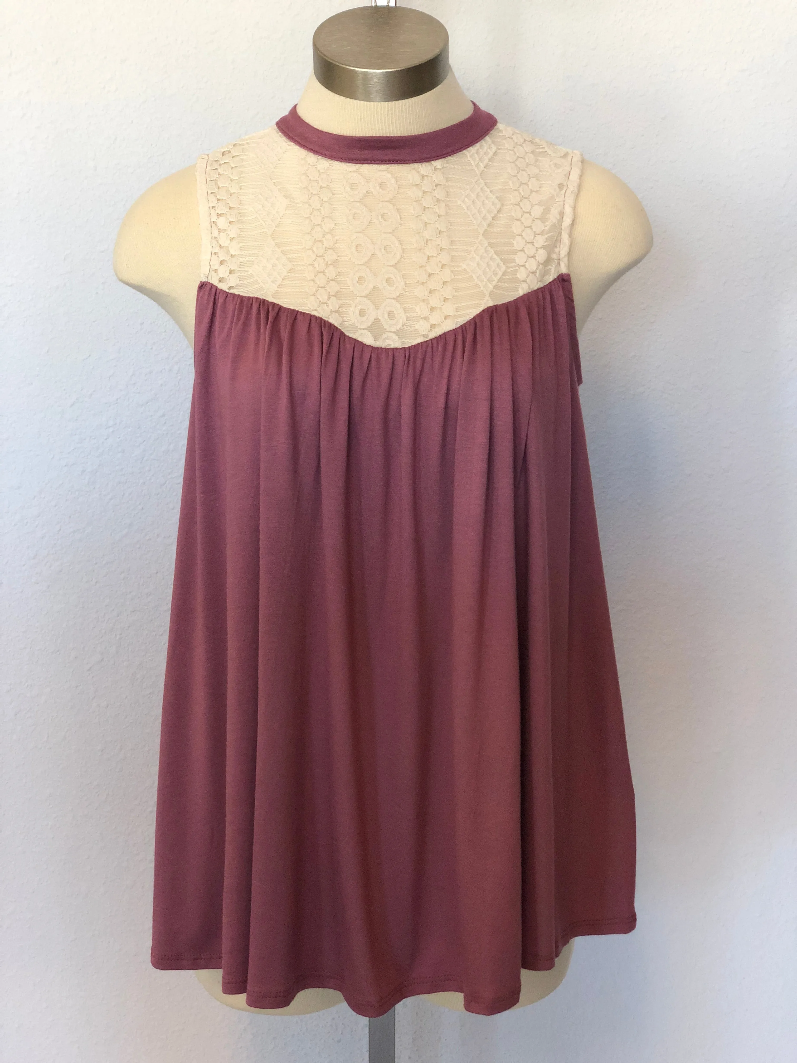 SLEEVELESS CROCHET TOP