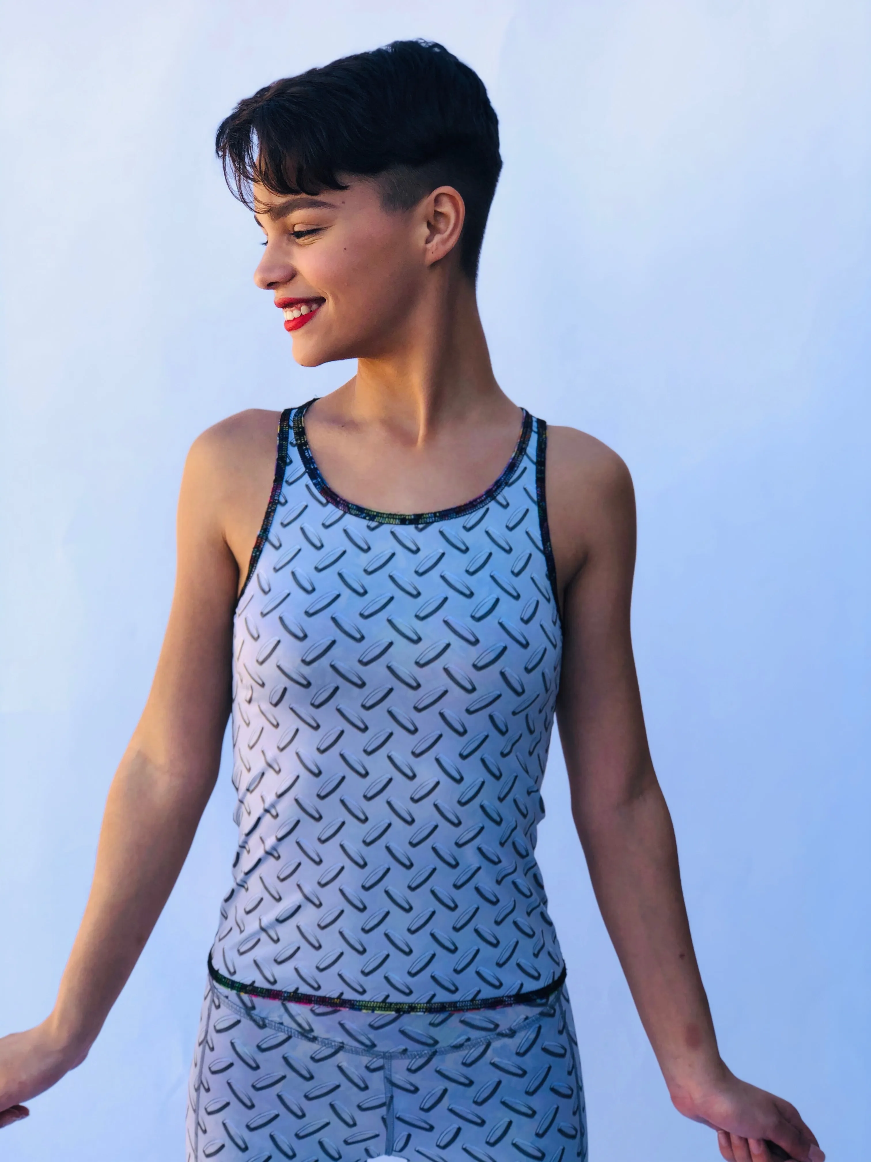 SLEEVELESS TOP/RASH GUARD GRAFFITI/BUNS OF STEEL