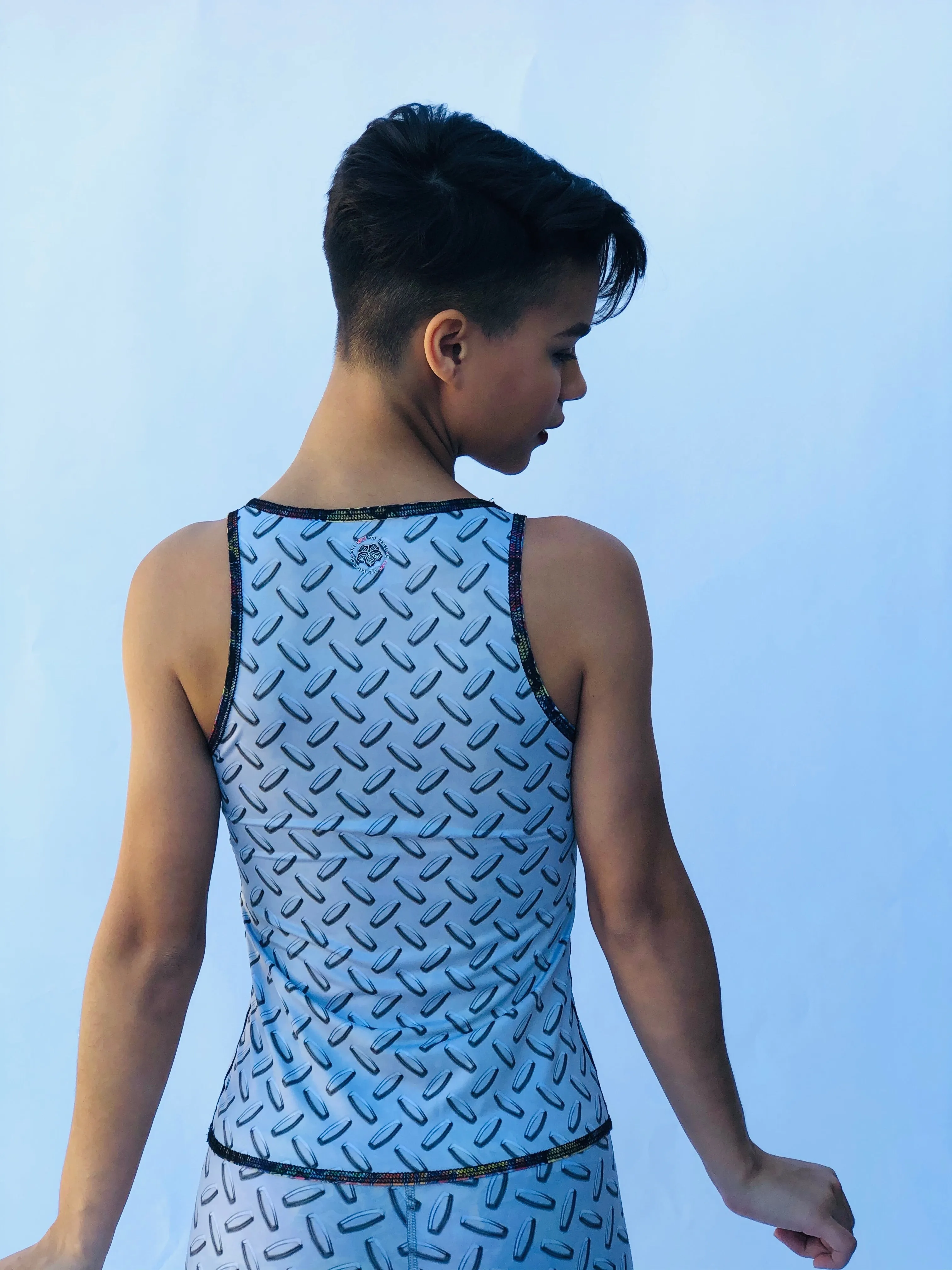 SLEEVELESS TOP/RASH GUARD GRAFFITI/BUNS OF STEEL