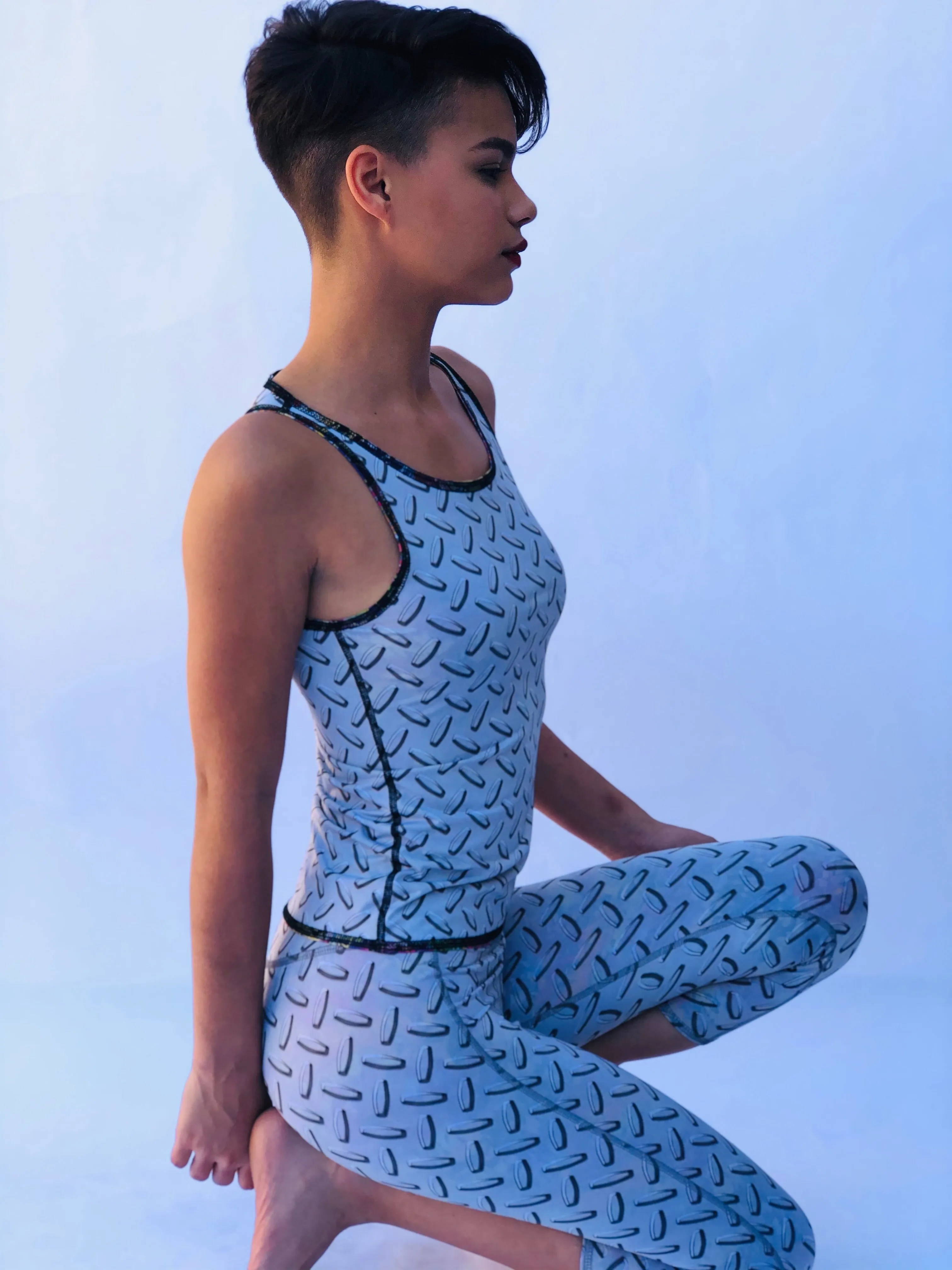 SLEEVELESS TOP/RASH GUARD GRAFFITI/BUNS OF STEEL